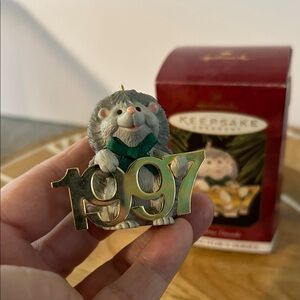 5/$25 Hallmark KEEPSAKE Christmas tree Hedgehog Ornament fabulous decades 1997